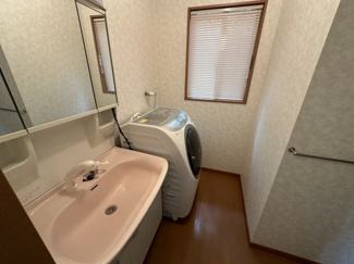 【洗面所】 | 【北杜市高根町清里】県有地内の林間にある建物