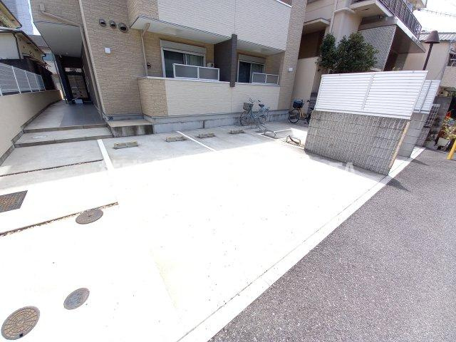 ワコーレヴィータ神戸駅WESTの駐車場