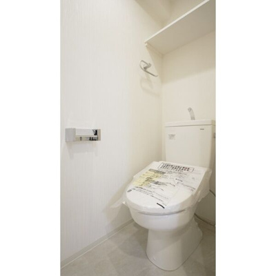 【トイレ】 | プレジオ阿波座 | 上部に収納棚がついております