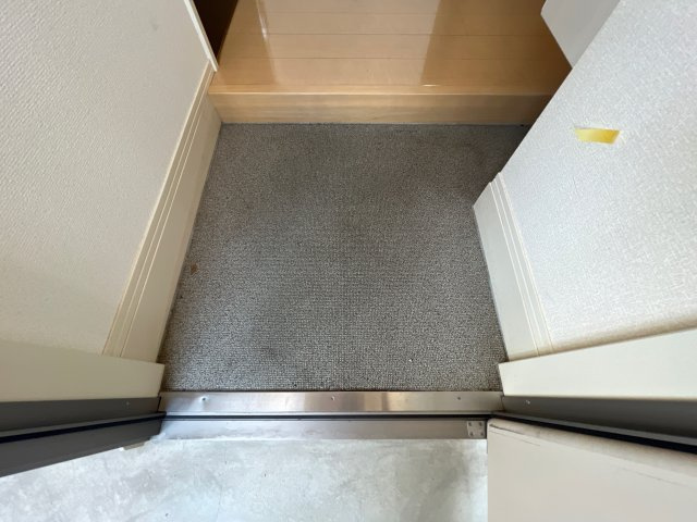 セジュール町坪の玄関