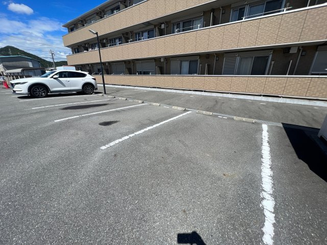 セジュール町坪の駐車場