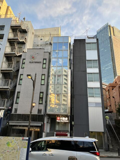 リヨンドール赤坂の外観
