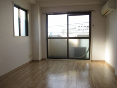 【居間・リビング】 | ベルメゾン豊新２ | 明るくキレイなお部屋です