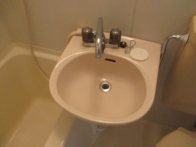 【洗面所】 | ベルメゾン豊新２ | ユニットバス内の洗面台です