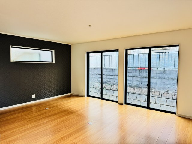 八王子市　元八王子町　新築一戸建て　６期の居間・リビング|～20.0帖の明るいLDKで、家族団欒の時間をお過ごしいただけます～
