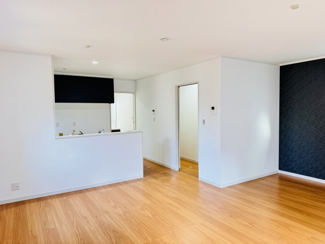 八王子市　元八王子町　新築一戸建て　６期の居間・リビング|～20.0帖の明るいLDKで、家族団欒の時間をお過ごしいただけます～