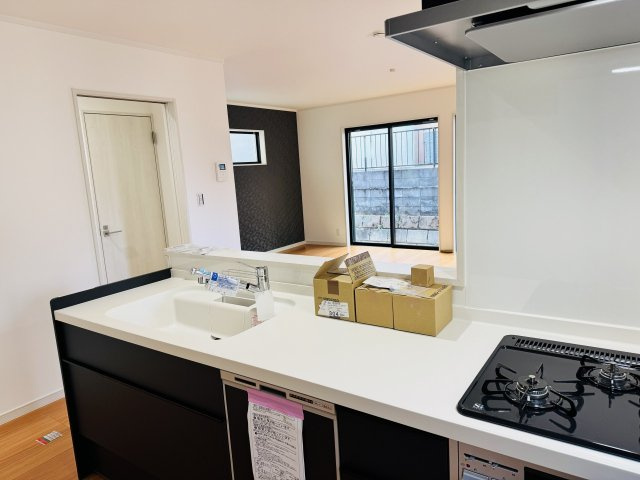 八王子市　元八王子町　新築一戸建て　６期のキッチン|～リビング側の家族とコミュニケーションをとりやすいキッチンです～