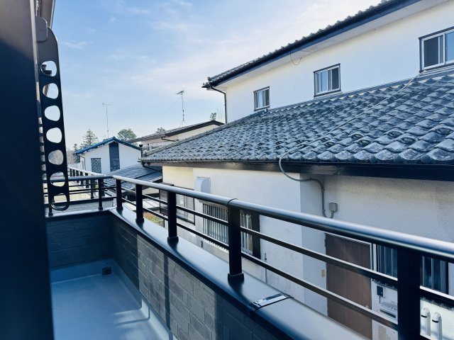 八王子市　元八王子町　新築一戸建て　６期のバルコニー|～2部屋から出入り可能なバルコニーです～