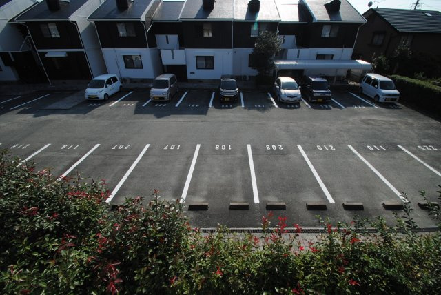 グリーンタウン津留崎の駐車場
