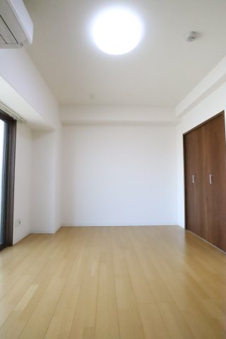 大阪市都島区都島南通１丁目の賃貸マンションの居間・リビング