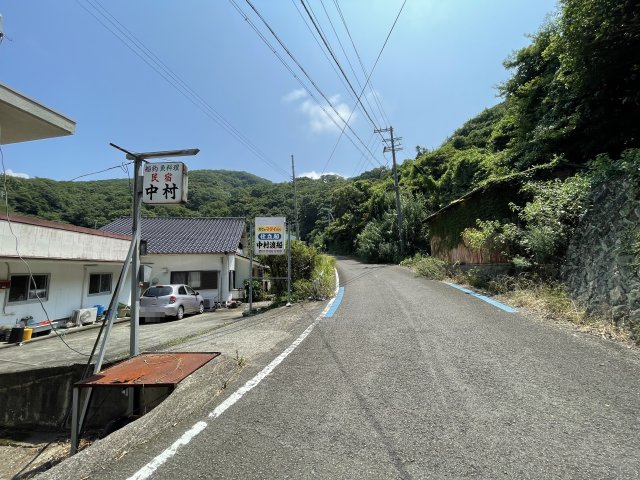 日高郡由良町戸津井・中古戸建・54601の前面道路含む現地写真