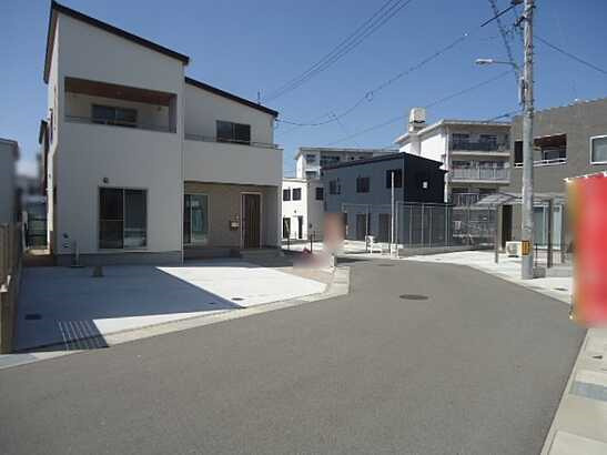 【前面道路含む現地写真】