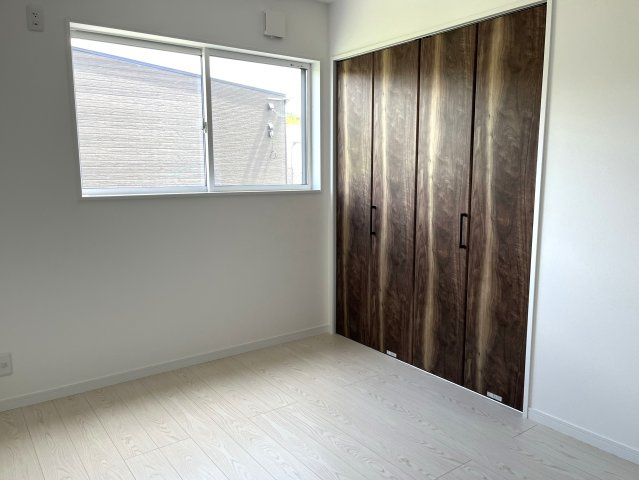 金光町佐方戸建ての洋室