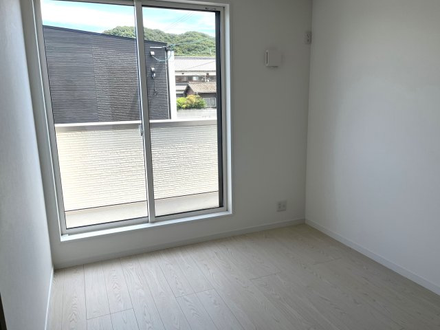 金光町佐方戸建ての洋室