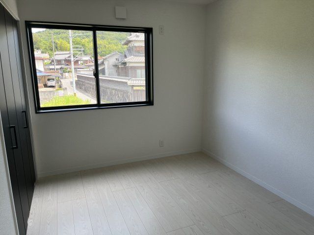 金光町佐方戸建ての洋室