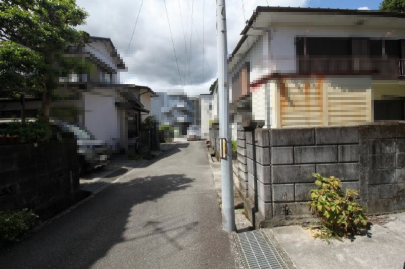 三園町　建築条件なし　売土地　の前面道路含む現地写真