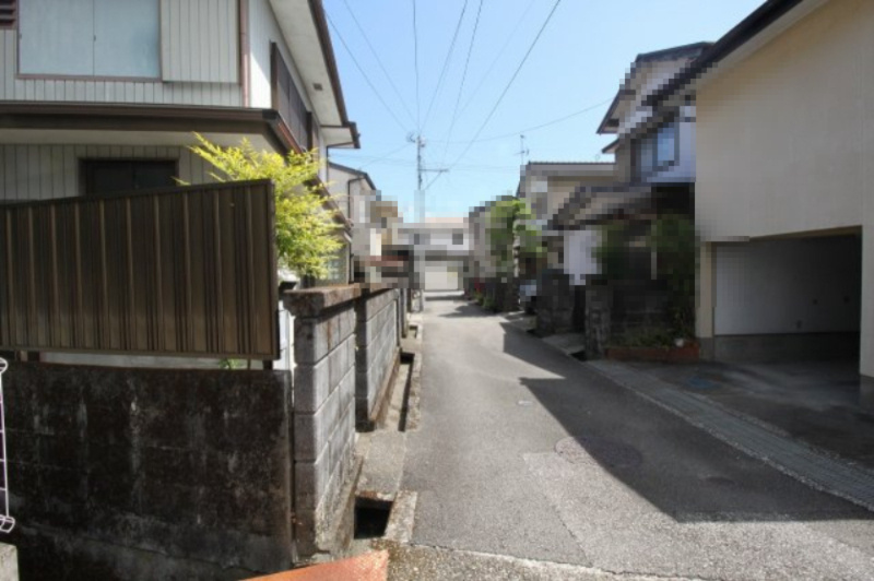 三園町　建築条件なし　売土地　の前面道路含む現地写真