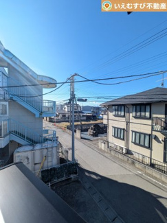 【展望】 | 高い建物が無く開放感のある展望
バルコニーからの展望も開けていて閑静な住宅地が望めます。日当りも良いですね♪