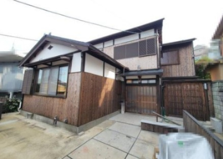 北・大宮玄琢北町の外観|外壁・外構・駐車スペースも令和６年３月リノベーション済みです♪