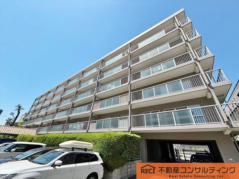 甲子園口ビューハイツ南棟の外観