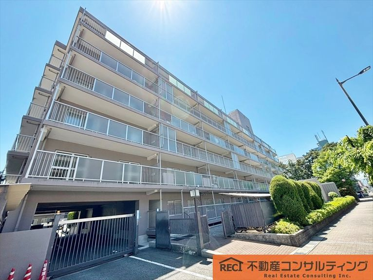 甲子園口ビューハイツ南棟の外観