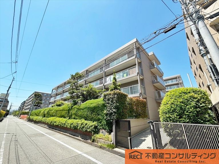 甲子園口ビューハイツ南棟の外観