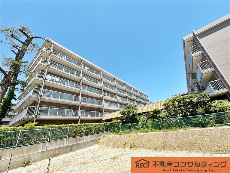 甲子園口ビューハイツ南棟の外観