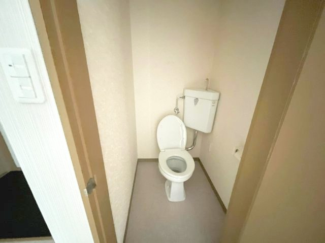 栗田マンションのトイレ|イメージとして同建物他部屋を表示しています