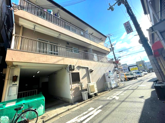 栗田マンションの外観