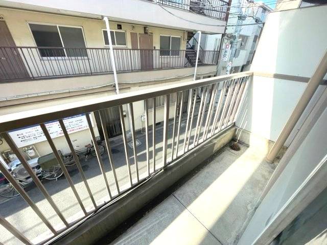 栗田マンションのバルコニー|イメージとして同建物他部屋を表示しています
