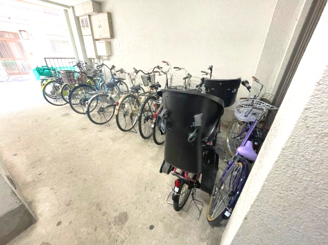 栗田マンションの駐車場