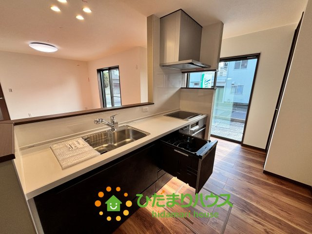 ワイウッドコート古河市茶屋新田第１期　新築一戸建て　12のキッチン|食洗器付きキッチン！！