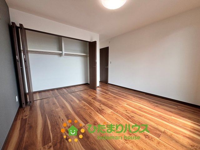 ワイウッドコート古河市茶屋新田第１期　新築一戸建て　12の収納|大型クローゼット！！