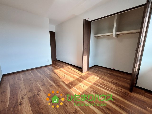 ワイウッドコート古河市茶屋新田第１期　新築一戸建て　12の収納|大きなクローゼットです！