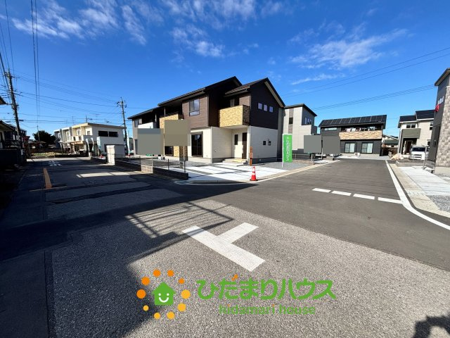 ワイウッドコート古河市茶屋新田第１期　新築一戸建て　12の前面道路含む現地写真|角地につき日当たり問題なし！
