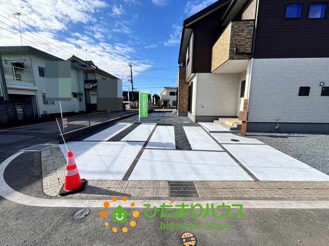 ワイウッドコート古河市茶屋新田第１期　新築一戸建て　12の駐車場|並列2台駐車可能！