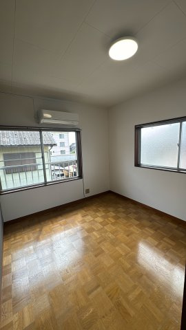 半田市横川町戸建ての洋室