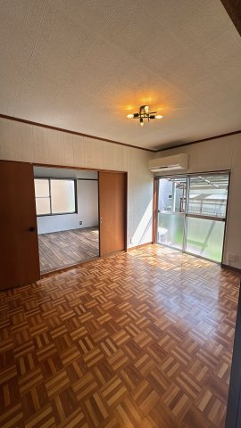 半田市横川町戸建ての居間・リビング