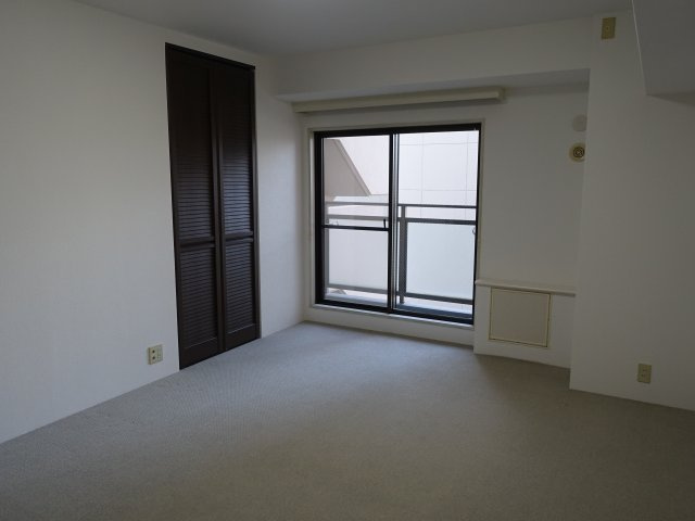 リヴィエール万代の洋室