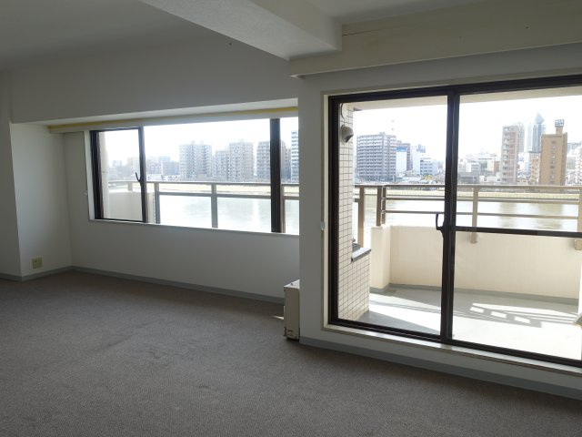 リヴィエール万代の居間・リビング