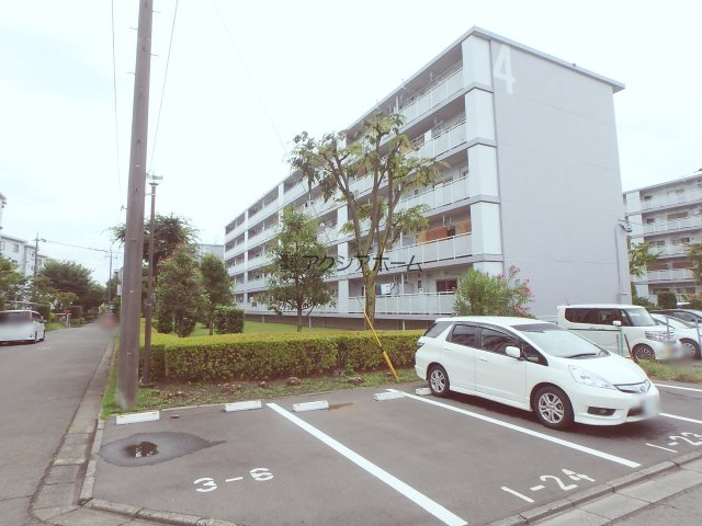 西武狭山グリーンヒル　4号棟の駐車場