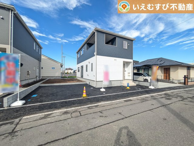 Cradle garden　鴻巣市広田第3の駐車場|2台駐車可能なスペース完備
しっかり舗装してある駐車スペースで天気が悪く足元が悪い日でも乗り降りしやすい♪
