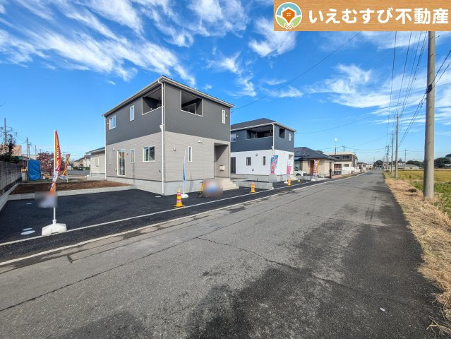 Cradle garden　鴻巣市広田第3の前面道路含む現地写真|充分な広さの前面道路
間口が広くお車の出し入れも問題なく行えるスペースが確保されています♪