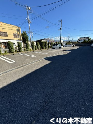 【駐車場】 | ロータス・高田Ｃ | 車をお持ちの方に嬉しい駐車場付きの物件です