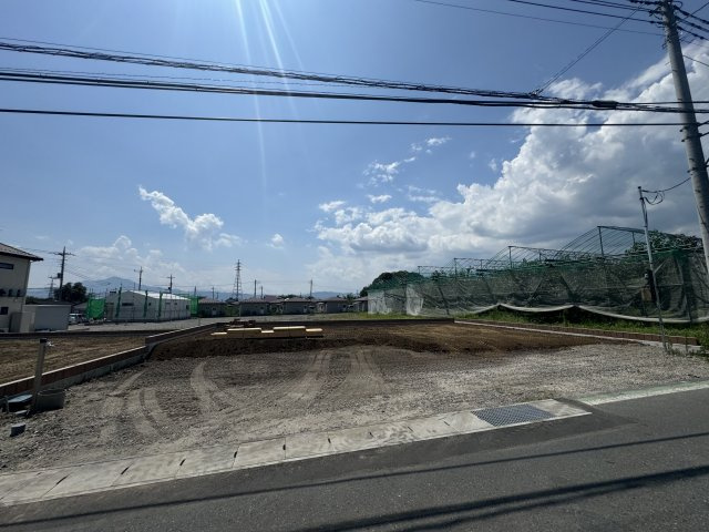 新築　沼田市下久屋町第1　1号棟の駐車場|現地写真　 駐車スペース広々！並列で３台置けます♪					
