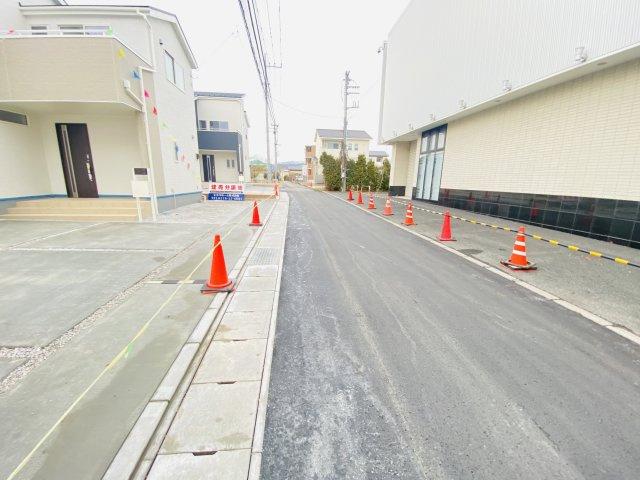 新築　沼田市下久屋町第1　2号棟の前面道路含む現地写真|現地写真　東側接道幅員約4ｍ