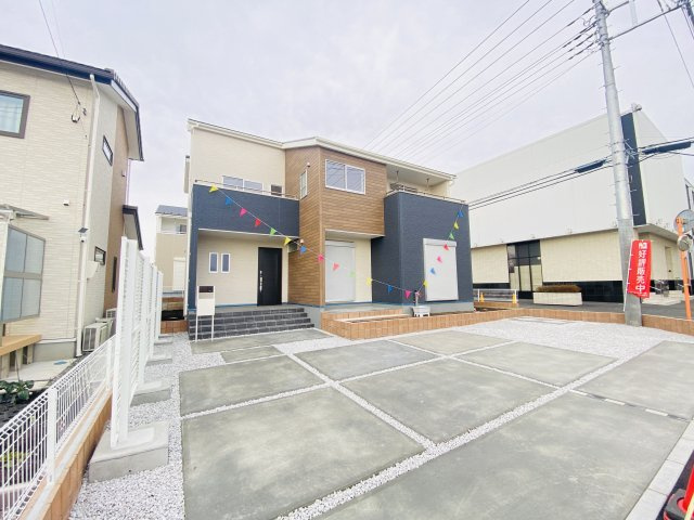 新築　沼田市下久屋町第1　3号棟の駐車場|現地写真　 駐車スペース広々！並列で３台置けます♪					

