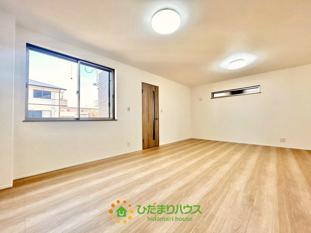 宮代町中島　新築未入居の居間・リビング|色味がお洒落です！