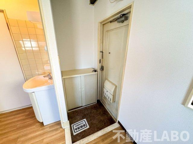 正岡マンションの玄関