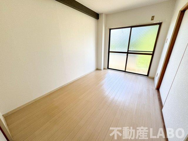 正岡マンションの洋室